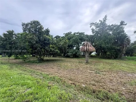 19121 SW Conners Highway Port Mayaca FL 33438
