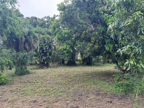 19121 SW Conners Highway Port Mayaca FL 33438