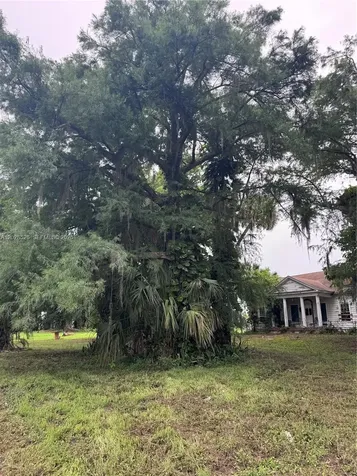 19121 SW Conners Highway Port Mayaca FL 33438