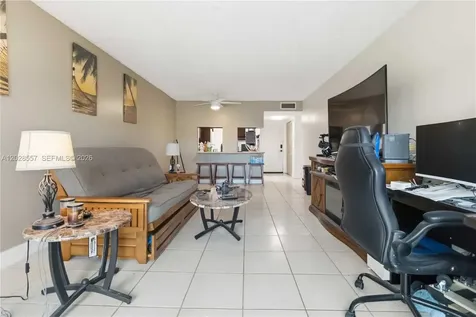 7521 NW 16th Street Plantation FL 33313