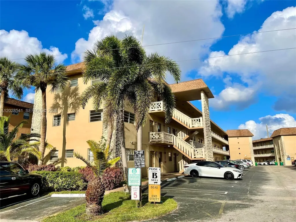 5021 W Oakland Park Boulevard Lauderdale Lakes FL 33313