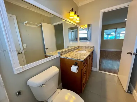 5021 W Oakland Park Boulevard Lauderdale Lakes FL 33313