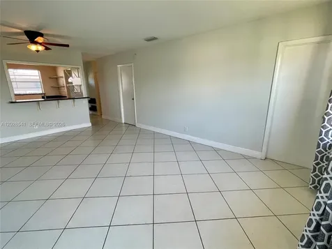 5021 W Oakland Park Boulevard Lauderdale Lakes FL 33313