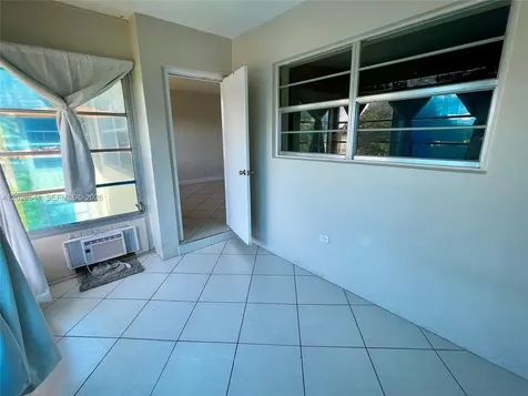 5021 W Oakland Park Boulevard Lauderdale Lakes FL 33313