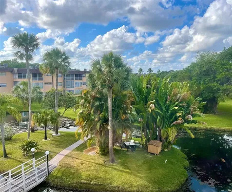 5021 W Oakland Park Boulevard Lauderdale Lakes FL 33313