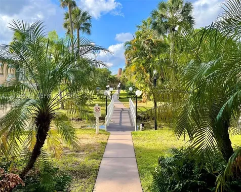 5021 W Oakland Park Boulevard Lauderdale Lakes FL 33313