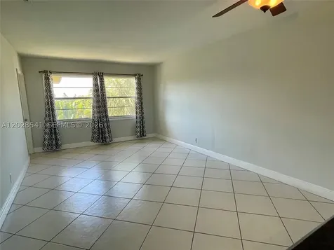 5021 W Oakland Park Boulevard Lauderdale Lakes FL 33313