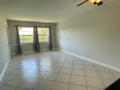 5021 W Oakland Park Boulevard Lauderdale Lakes FL 33313