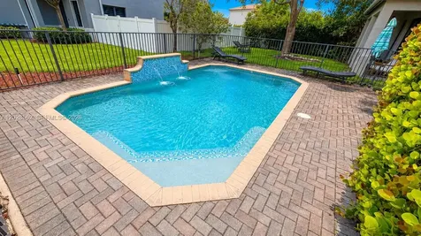 19329 NE 8th Court Miami FL 33179