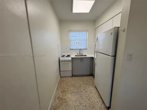 320 W 10th Street Hialeah FL 33010