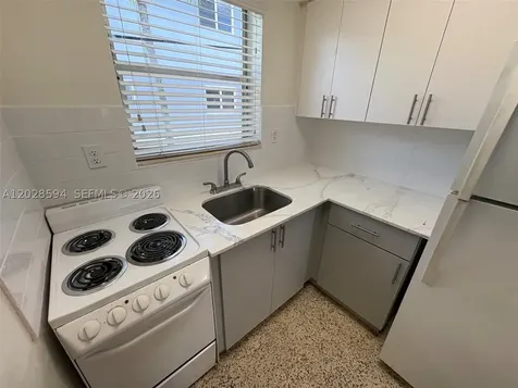 320 W 10th Street Hialeah FL 33010