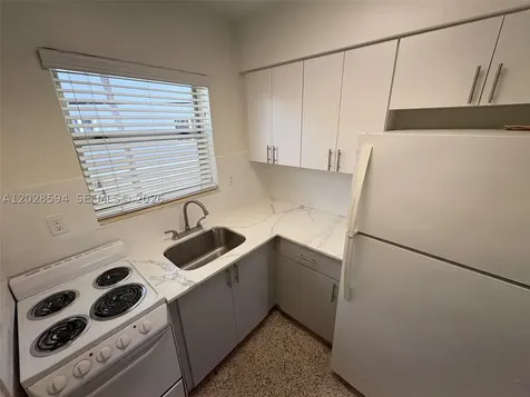 320 W 10th Street Hialeah FL 33010