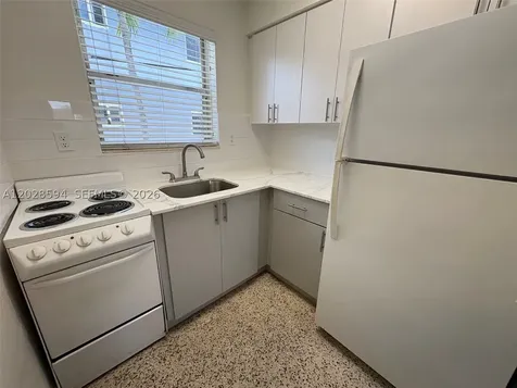 320 W 10th Street Hialeah FL 33010