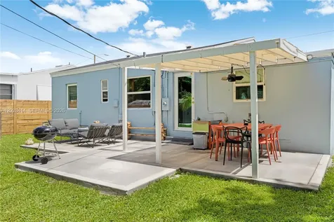 541 NW 49th Street Miami FL 33127