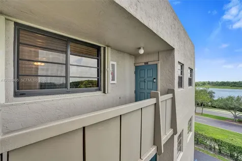 901 Colony Point Circle Pembroke Pines FL 33026