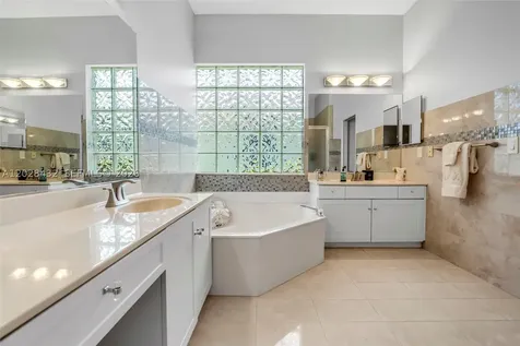 3852 Oak Ridge Circle Weston FL 33331