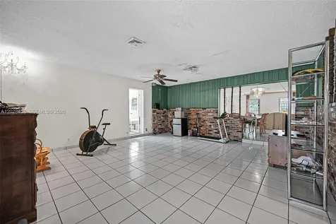1421 SW 92nd Avenue Miami FL 33174