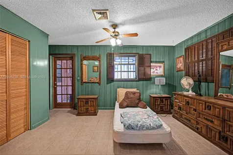 1421 SW 92nd Avenue Miami FL 33174