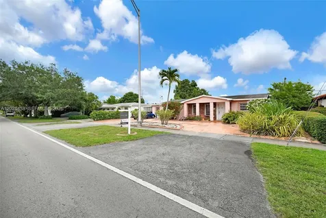 1421 SW 92nd Avenue Miami FL 33174