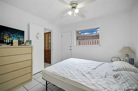 1421 SW 92nd Avenue Miami FL 33174