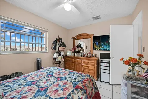 1421 SW 92nd Avenue Miami FL 33174