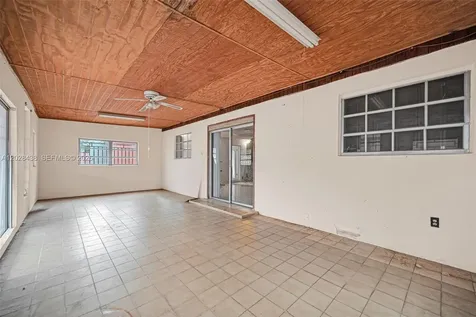 1421 SW 92nd Avenue Miami FL 33174