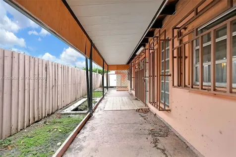 1421 SW 92nd Avenue Miami FL 33174