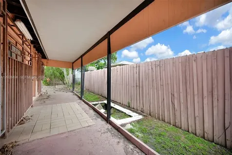 1421 SW 92nd Avenue Miami FL 33174