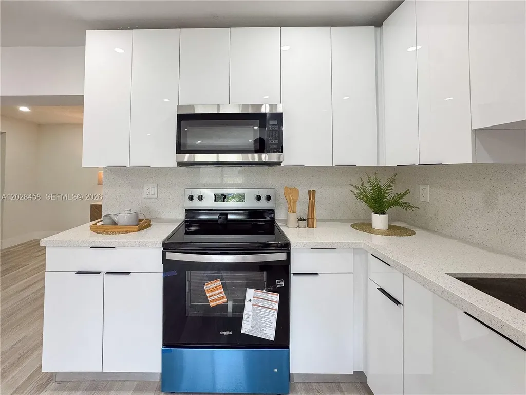 212 NW 28th Way Fort Lauderdale FL 33311