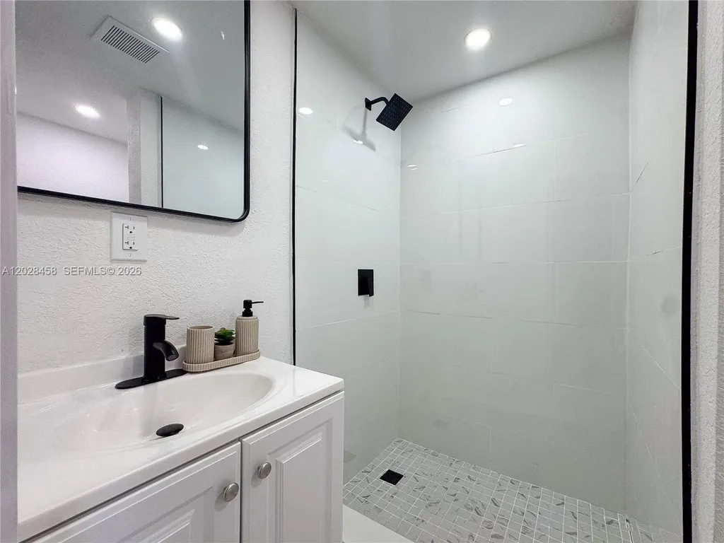 212 NW 28th Way Fort Lauderdale FL 33311