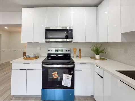 212 NW 28th Way Fort Lauderdale FL 33311