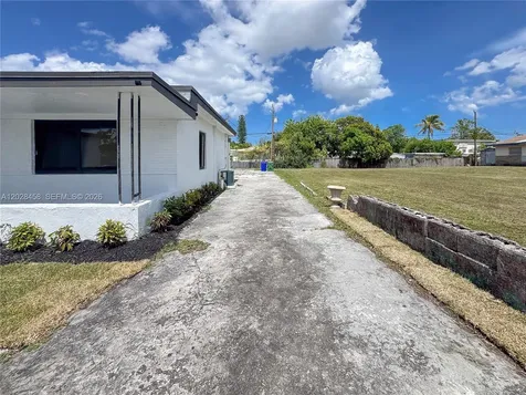212 NW 28th Way Fort Lauderdale FL 33311
