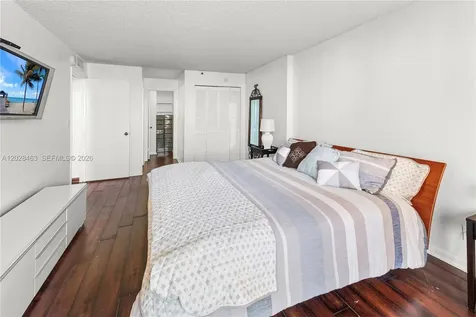 2555 Collins Avenue Miami Beach FL 33140