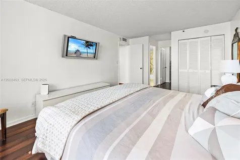 2555 Collins Avenue Miami Beach FL 33140
