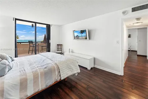 2555 Collins Avenue Miami Beach FL 33140