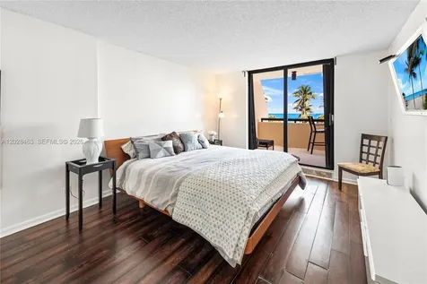 2555 Collins Avenue Miami Beach FL 33140