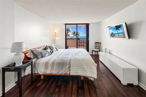 2555 Collins Avenue Miami Beach FL 33140
