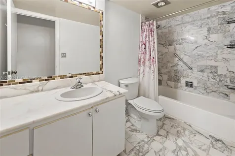 2555 Collins Avenue Miami Beach FL 33140
