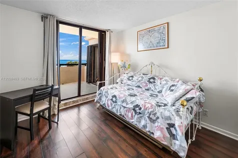2555 Collins Avenue Miami Beach FL 33140