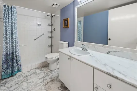 2555 Collins Avenue Miami Beach FL 33140