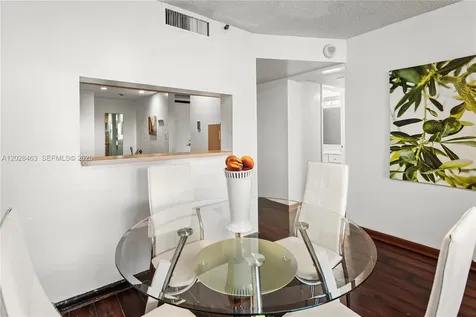 2555 Collins Avenue Miami Beach FL 33140