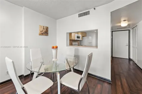 2555 Collins Avenue Miami Beach FL 33140