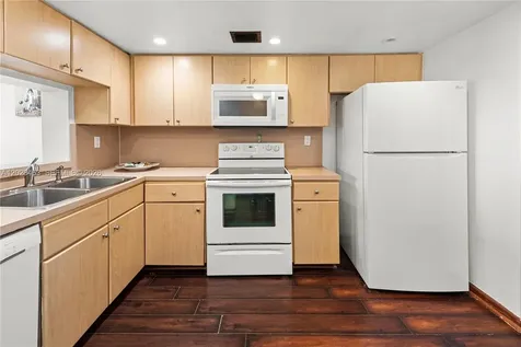 2555 Collins Avenue Miami Beach FL 33140
