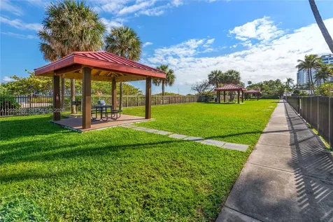 2555 Collins Avenue Miami Beach FL 33140