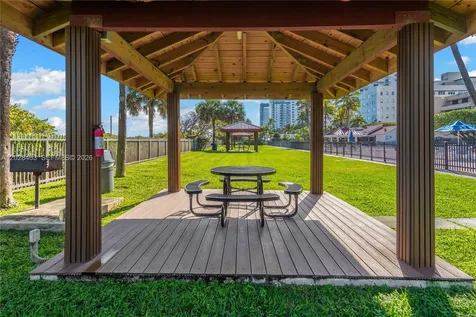2555 Collins Avenue Miami Beach FL 33140