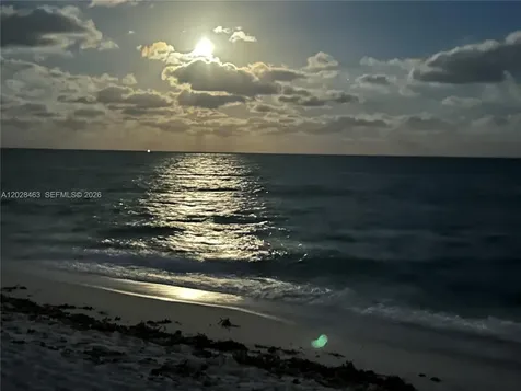 2555 Collins Avenue Miami Beach FL 33140