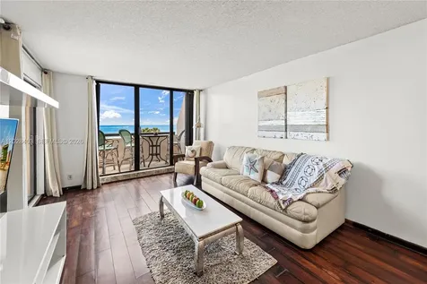 2555 Collins Avenue Miami Beach FL 33140