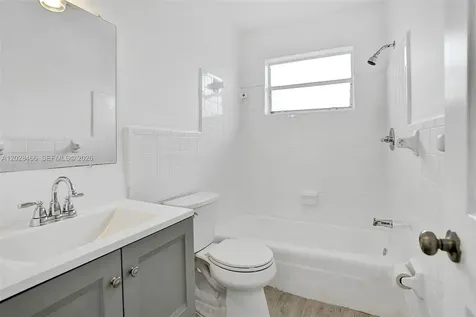114 SE 8th Street Hallandale Beach FL 33009