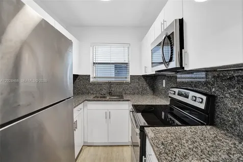 114 SE 8th Street Hallandale Beach FL 33009