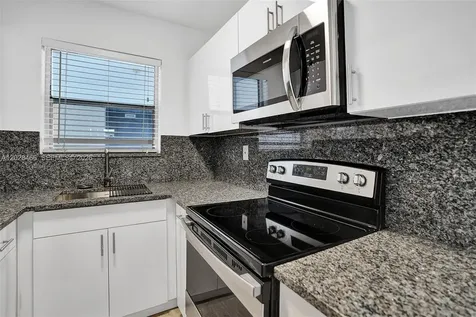 114 SE 8th Street Hallandale Beach FL 33009